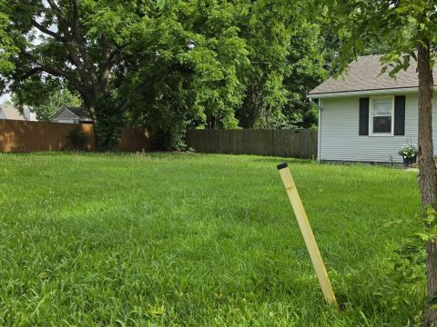 Yard photo for a volunteer request in Lees Summit, MO.