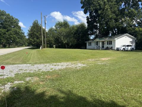 Yard photo for a volunteer request in Jackson, GA.