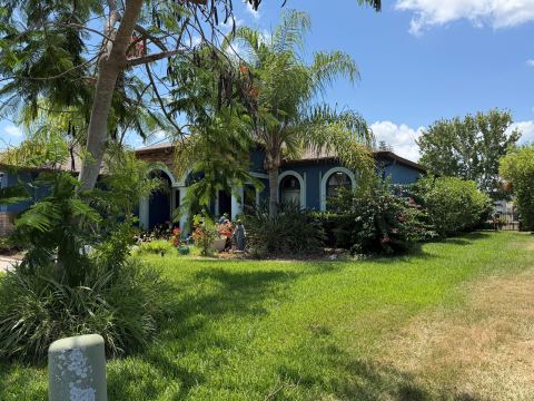 Yard photo for a volunteer request in Apollo Beach, FL.