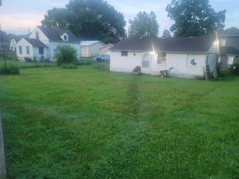 Yard photo for a volunteer request in Newark, OH.