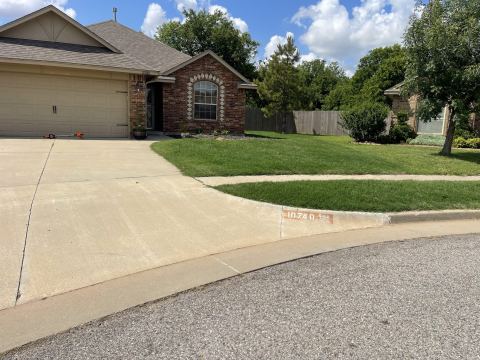 Yard photo for a volunteer request in Yukon, OK.