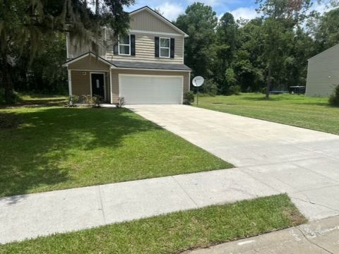 Yard photo for a volunteer request in Midway, GA.