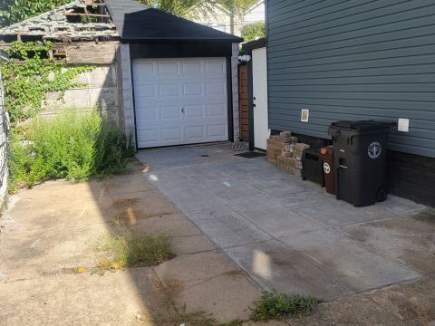 Yard photo for a volunteer request in Brooklyn, NY.
