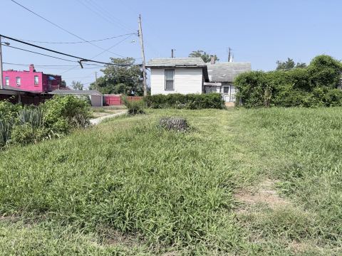 Yard photo for a volunteer request in Saint Louis, MO.
