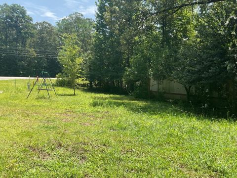 Yard photo for a volunteer request in Winfield, AL.