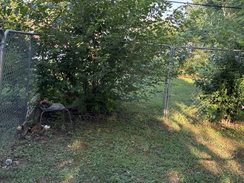 Yard photo for a volunteer request in Fairview Heights, IL.