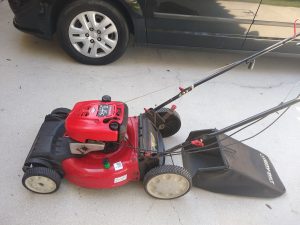 Troy Bilt with Briggs and Stratton engine. — Push / self-propelled mower